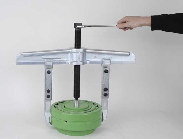 Kukko 20-4-3 Universal-2-Arm-Abzieher mit verlängerten Abzugshaken (bis zu 20 1/2' Außendurchmesser und 11 7/8' Spanntiefe)